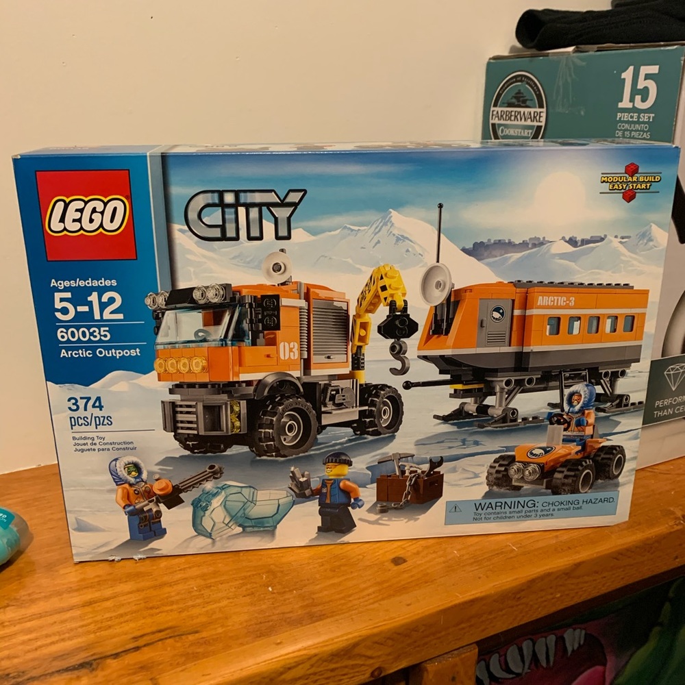 Arctic outpost LEGO set